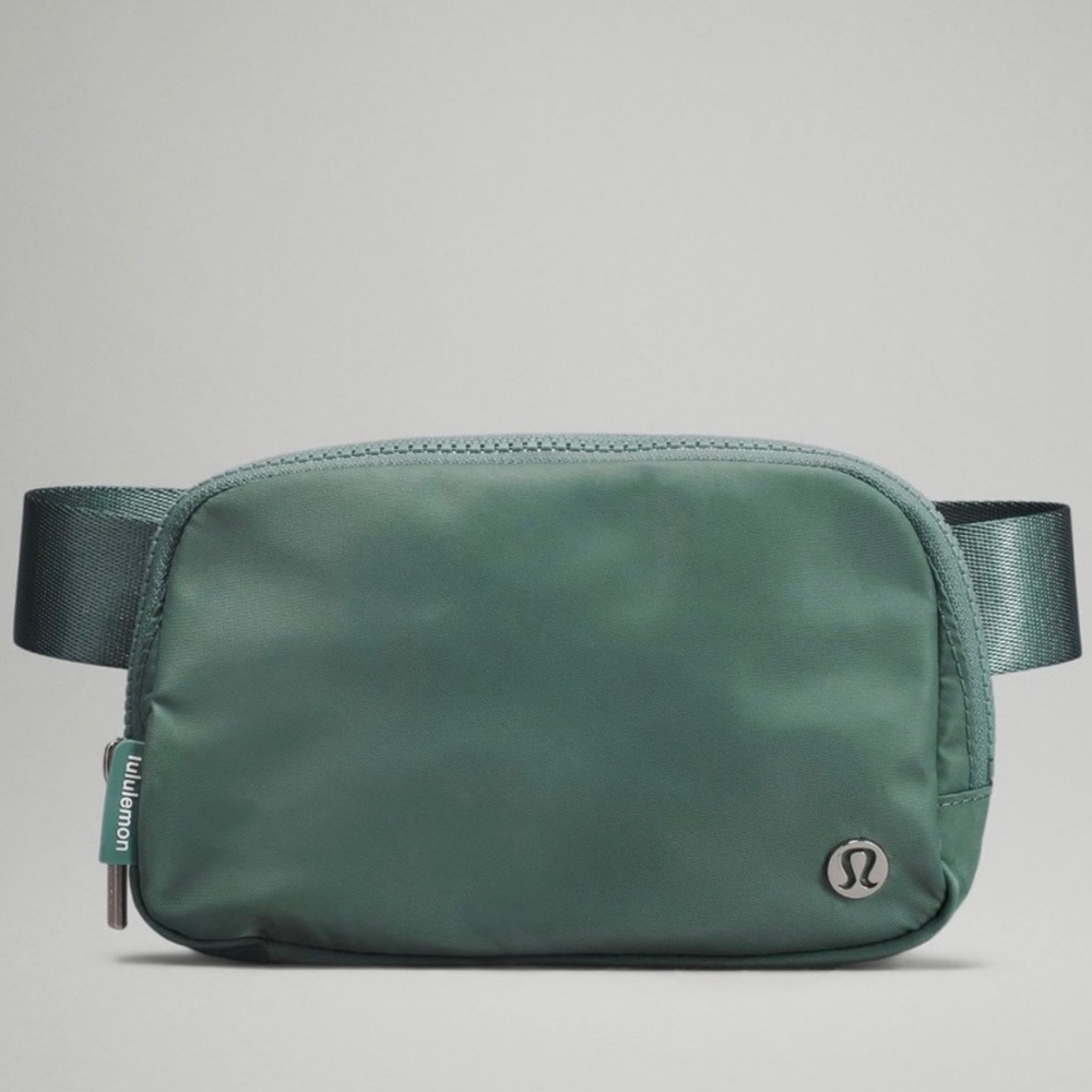lululemon Everywhere belt bag